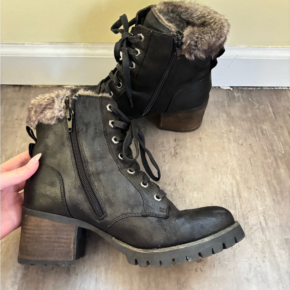 Steve Madden Combat Boots Women's Size 9 Black with Faux Fur EUC